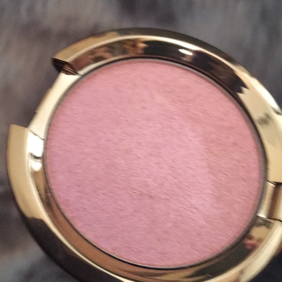 Becca Light Chaser Highlighter in Amethyst - Picture 5 of 7
